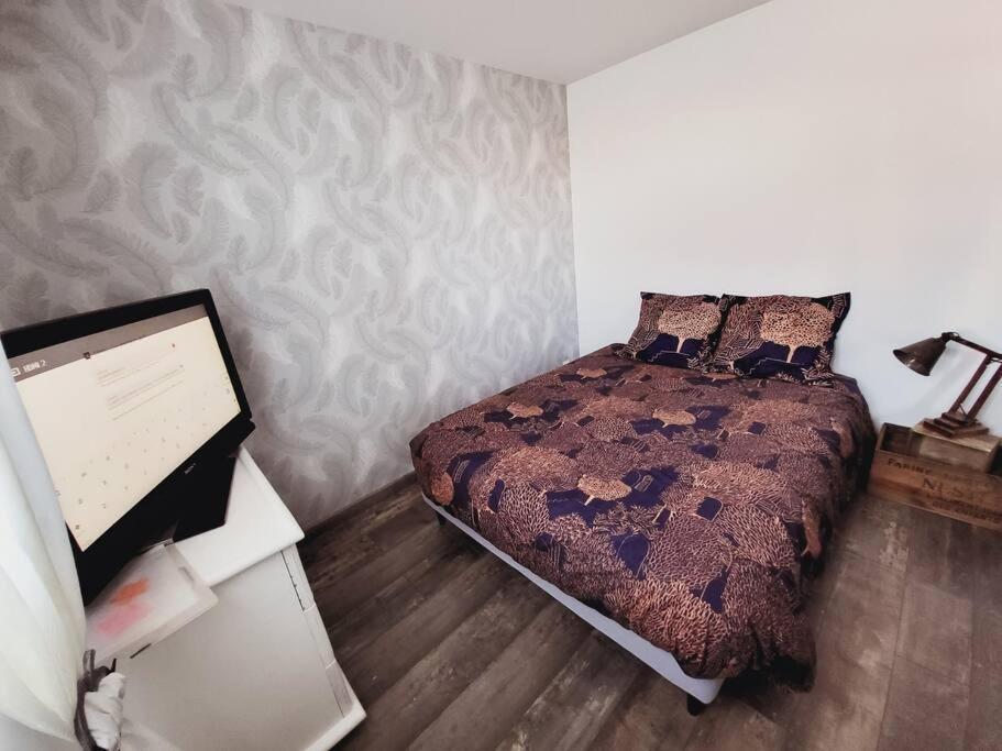 Studio Tout Confort Blaye-Les-Mines エクステリア 写真